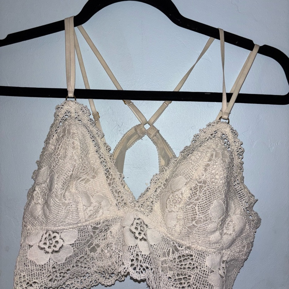 Cream Floral Lace Bra with Scalloped Edges